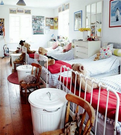 dormitorios infantiles con cabeceros de forja blancos